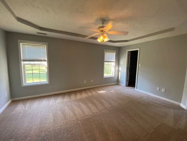 Building Photo - Charming 4 Bed 2 Bath Raeford Home