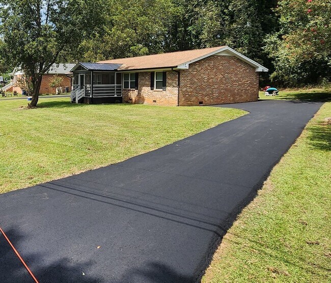 Building Photo - 60 Caroline Ave