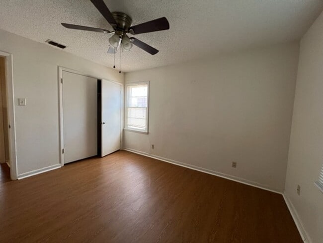 Building Photo - 1479 Beechwood Ln