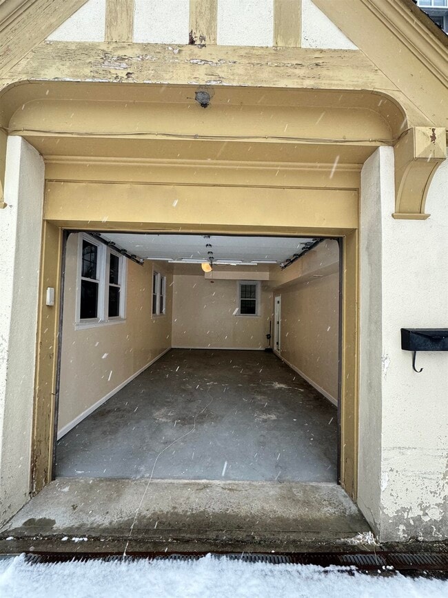 Building Photo - 24 Bloomfield Way