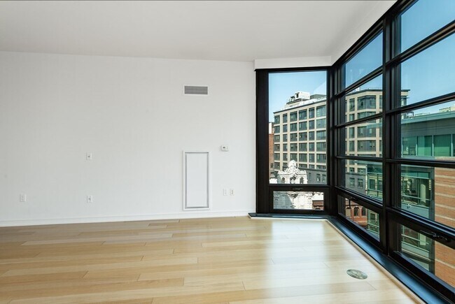 Building Photo - 580 Washington St