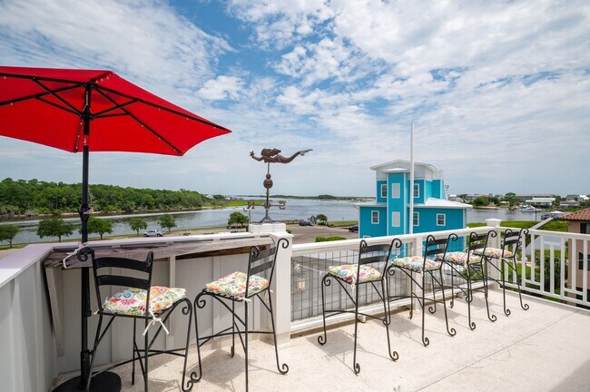 Building Photo - FURNISHED MONTHLY BEACH HOME  WITH UNOBSTR...