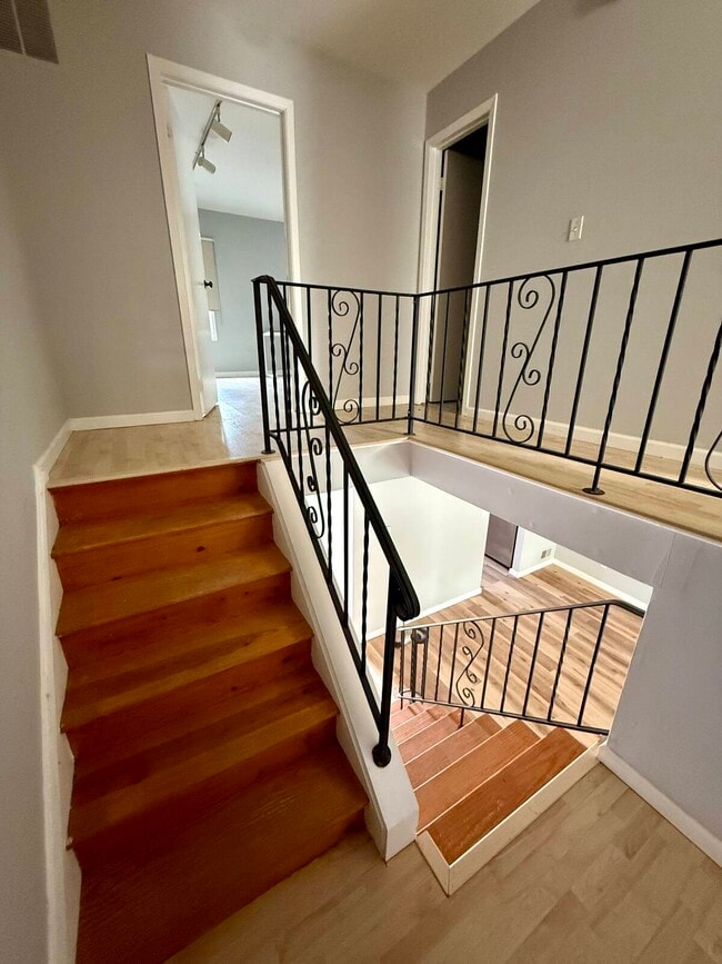 Building Photo - 24 Redbud Rd