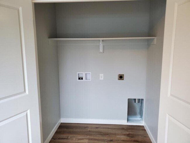 Building Photo - 220 Cheryl Ln