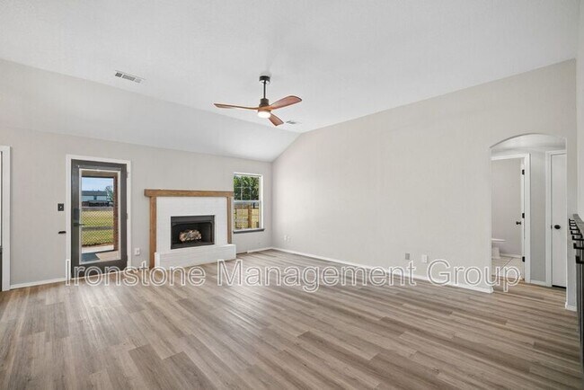 Building Photo - 11665 N 156th E Ave