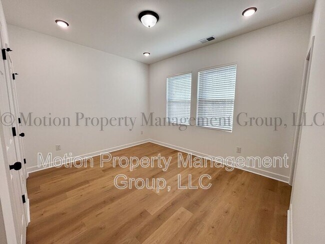 Building Photo - 1121 Wilmington Ave