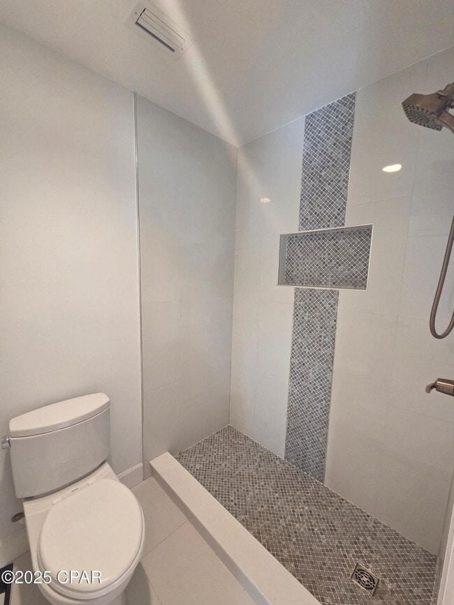 Building Photo - 920 W Beach Dr