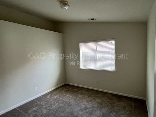 Building Photo - 2073 Solis St