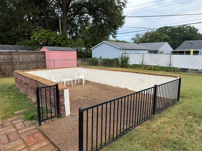 Building Photo - 8020 Carlsbad Dr