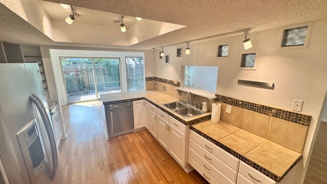 Building Photo - 8903 Trone Cir