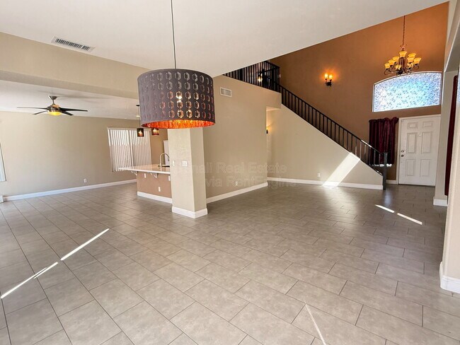 Building Photo - 6425 W Desert Hollow Dr