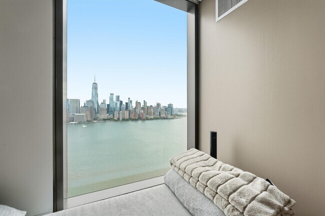 Building Photo - 99 Hudson St