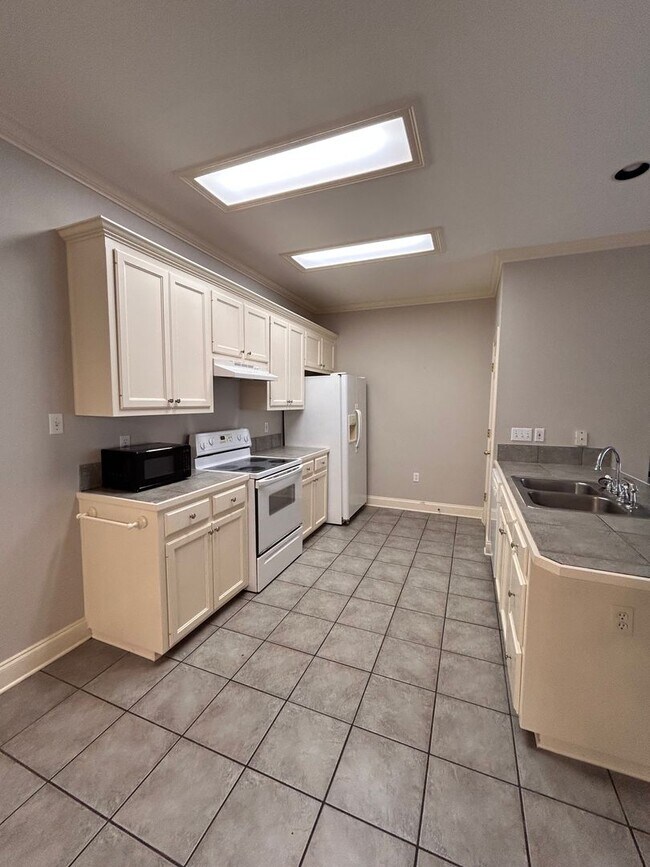 Building Photo - GREAT 3BR HOME IN LSU AREA!