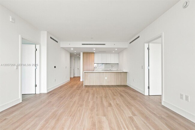 Building Photo - 2411 Laguna Cir