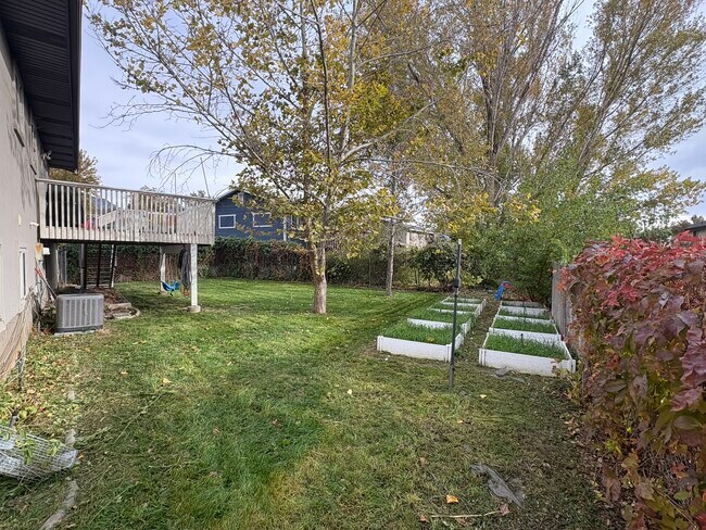 Building Photo - 1011 W 600 S