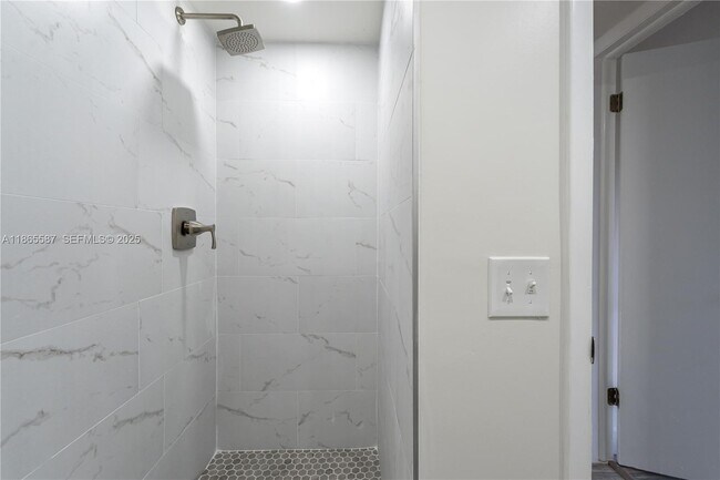 Building Photo - 8705 NW 38th Dr