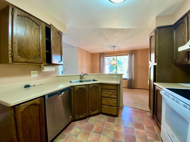 Building Photo - 674