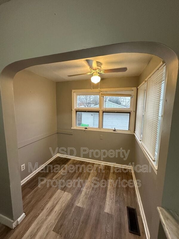 Building Photo - 10615 S Highland Ave