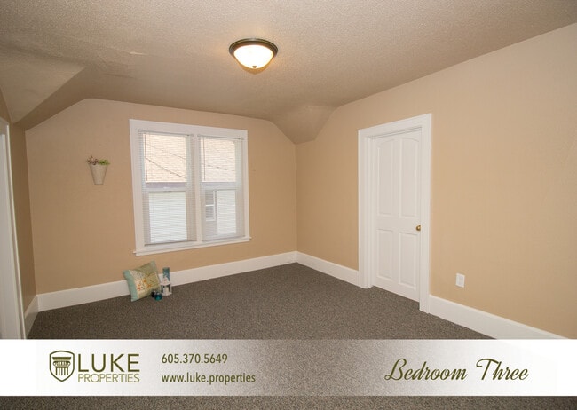 Building Photo - 203 S Summit Ave