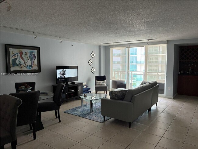 Building Photo - 6917 Collins Ave