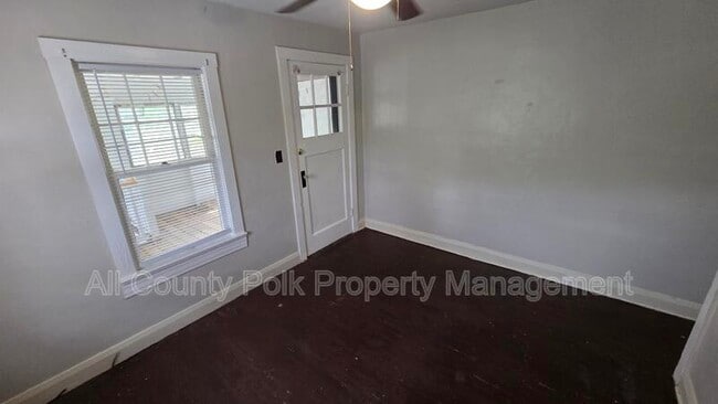 Building Photo - 918 E Lime St