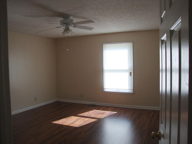 Building Photo - 2208 Patriot Dr
