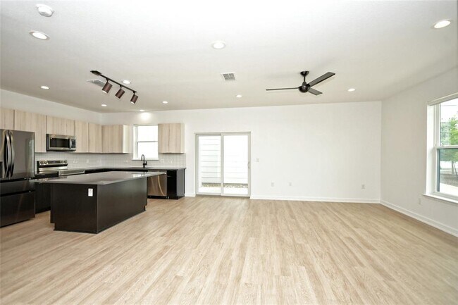 Building Photo - 7601 Cooper Ln