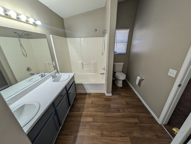 Building Photo - 4368 Holden St