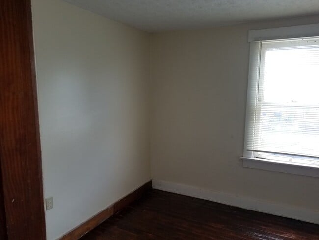 Building Photo - 211 Pleasant Ave