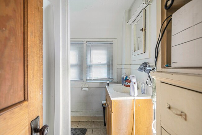 Building Photo - 335 Packard St