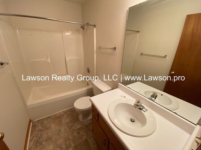 Building Photo - Woodland 5506-5508