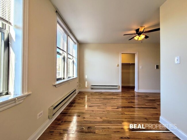 Building Photo - 0 bedroom in CHICAGO IL 60614