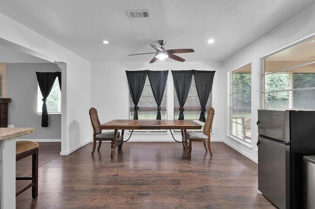 Building Photo - 5928 Sinclair Dr