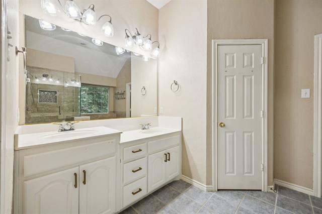 Building Photo - 1009 Spanish Oak Dr