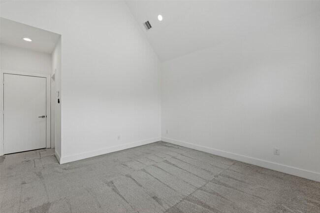 Building Photo - 847 Rachel St