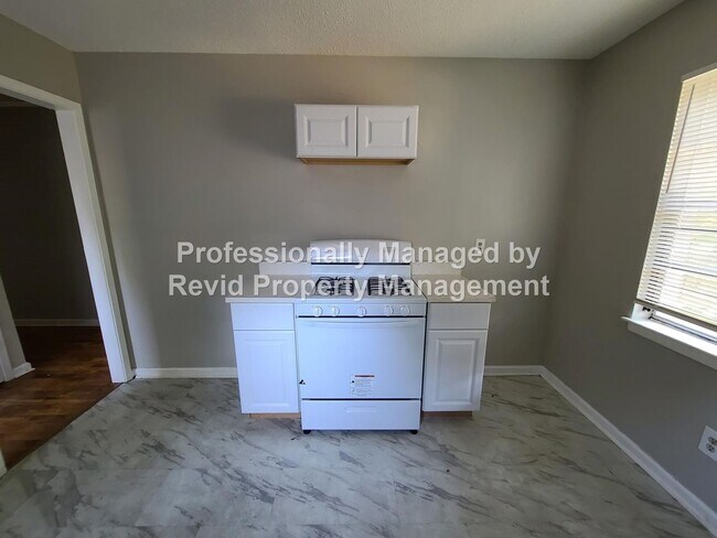 Building Photo - 4989 Wilburn Ave