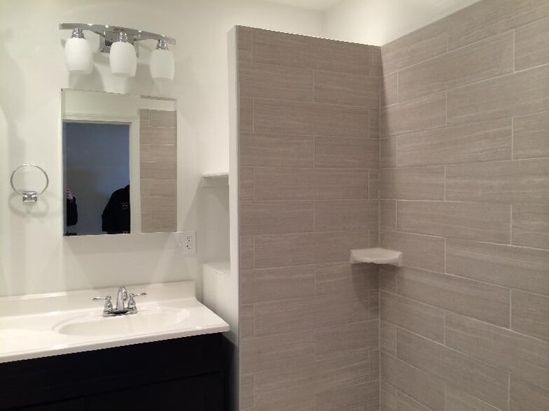 Building Photo - 214 Hanover St