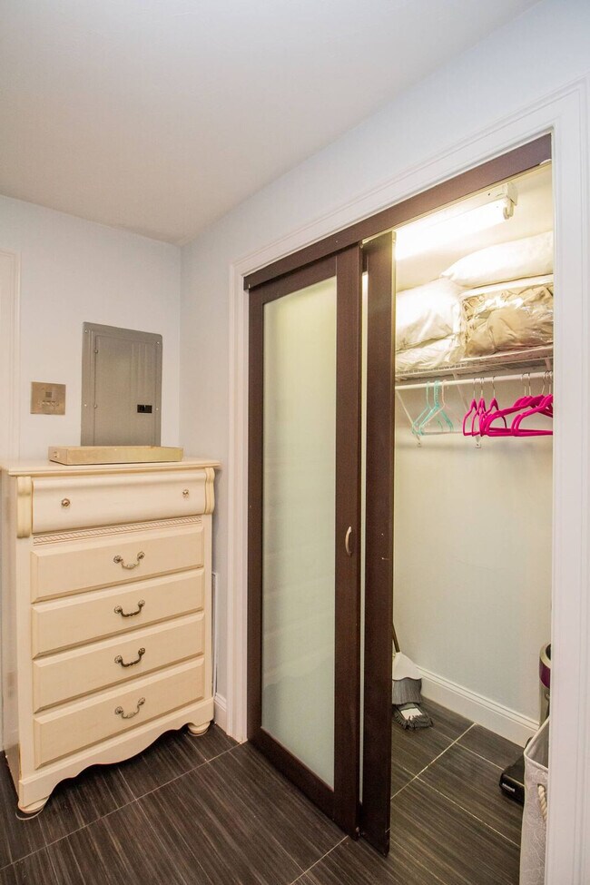 Building Photo - 22 Hancock St