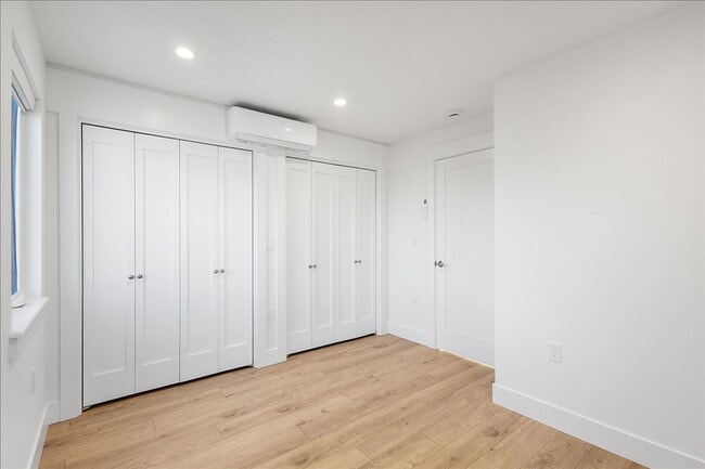 Building Photo - 1012 Broadway