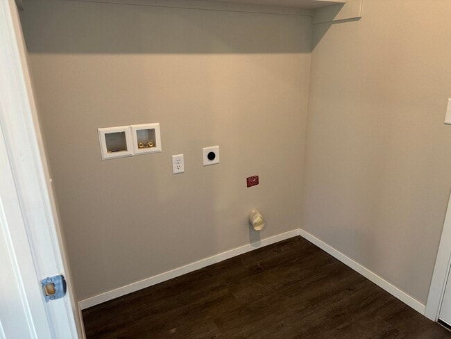 Building Photo - New 3 Bedroon, 2 Bath 2 car garage