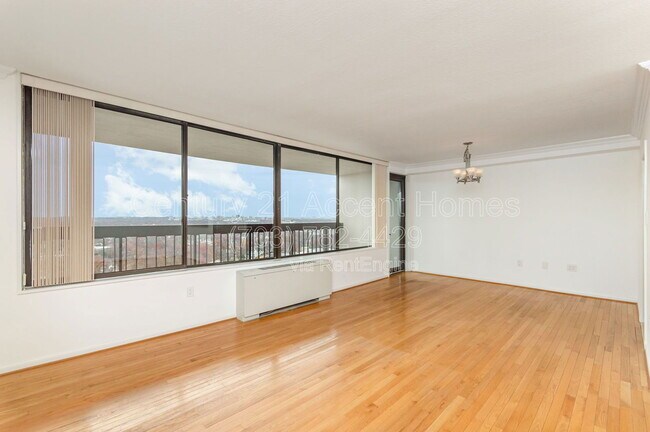 Building Photo - 3701 S George Mason Dr