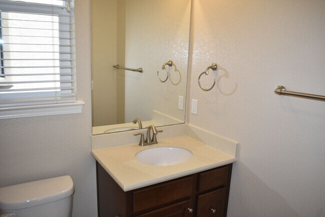 Building Photo - 3033 Village Park Dr