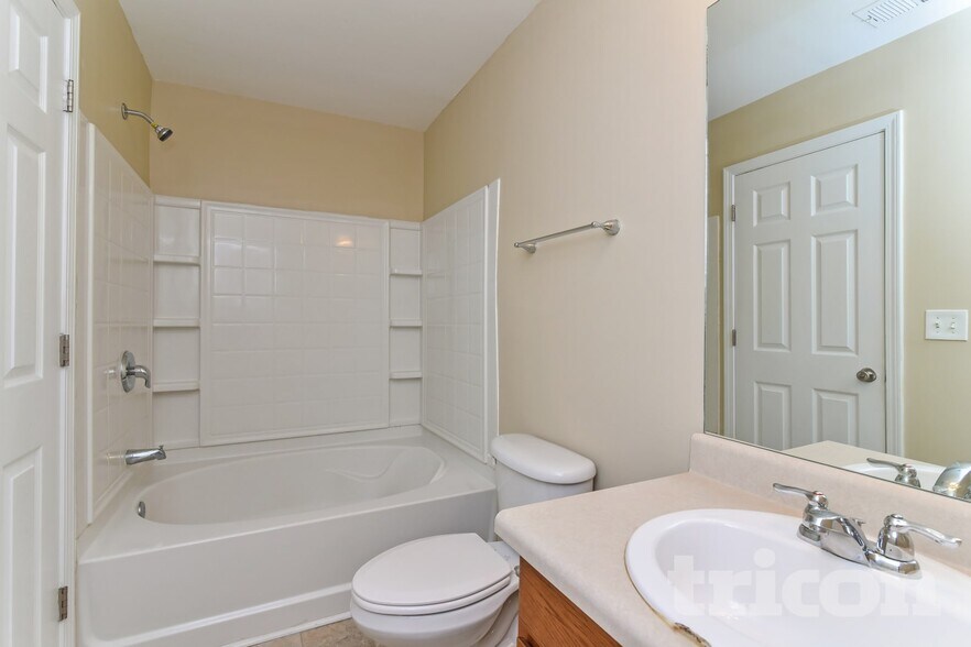Building Photo - 1470 Knights Trail