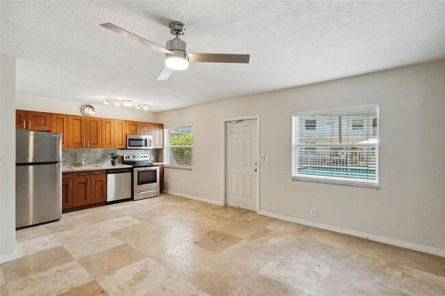 Primary Photo - 1470 N Dixie Hwy