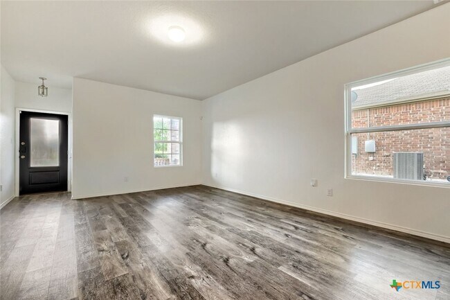 Building Photo - 1818 Strawberry Fld