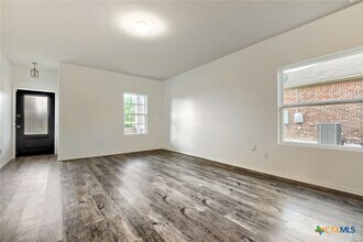 Building Photo - 1818 Strawberry Fld