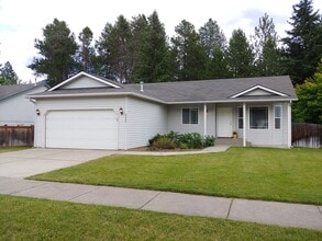 Building Photo - "Fully Furnished Single-level Home!"