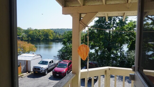 Building Photo - 758 Hudson Ave