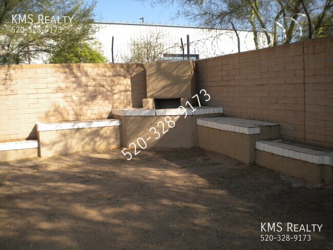 Building Photo - 2321 S Layton Pl