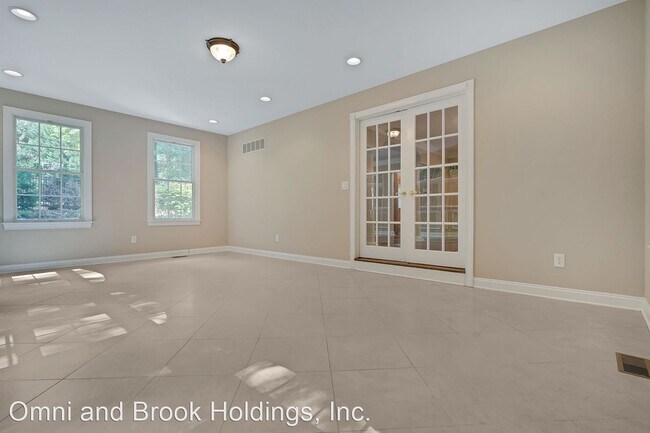 Building Photo - 4 br, 4 bath House - 1109 Winding Dr